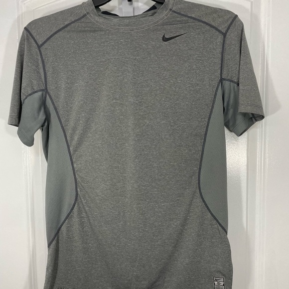 Nike Other - Nike Men's Gray Athletic Shirt Size Medium CB-105